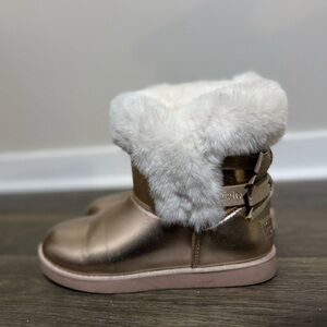 Juicy Couture Women Rose Gold Boots with White Fur Trim